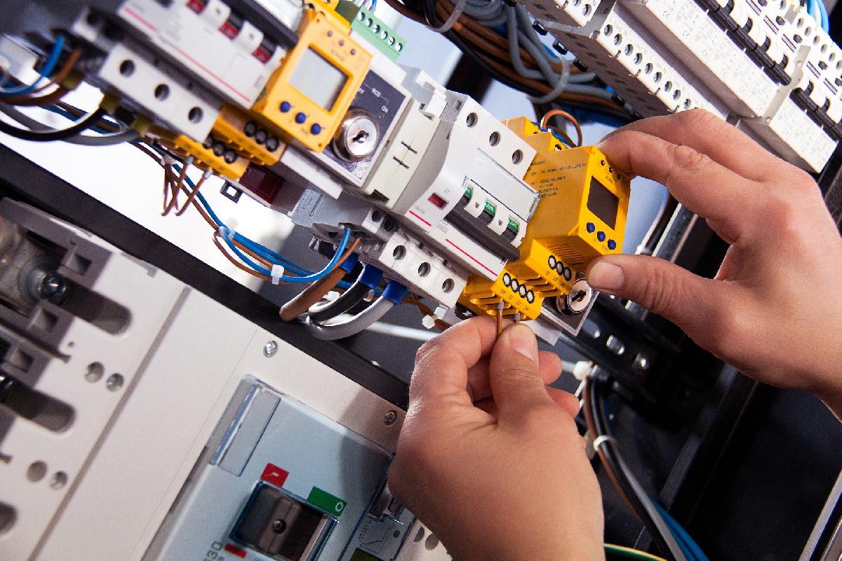 Wykonujemy pełne instalacje elektryczne,...