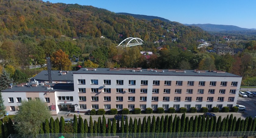Dzięki fotowoltaice prąd do zasilania klimatyzacji Starostwo Powiatowe pozyskiwałoby za za darmo.