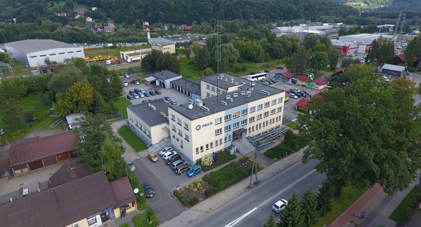 Komunikaty ostrzeżenia policji, Sucha Beskidzka Dzielnicowi otrzymali zadania - zdjęcie, fotografia