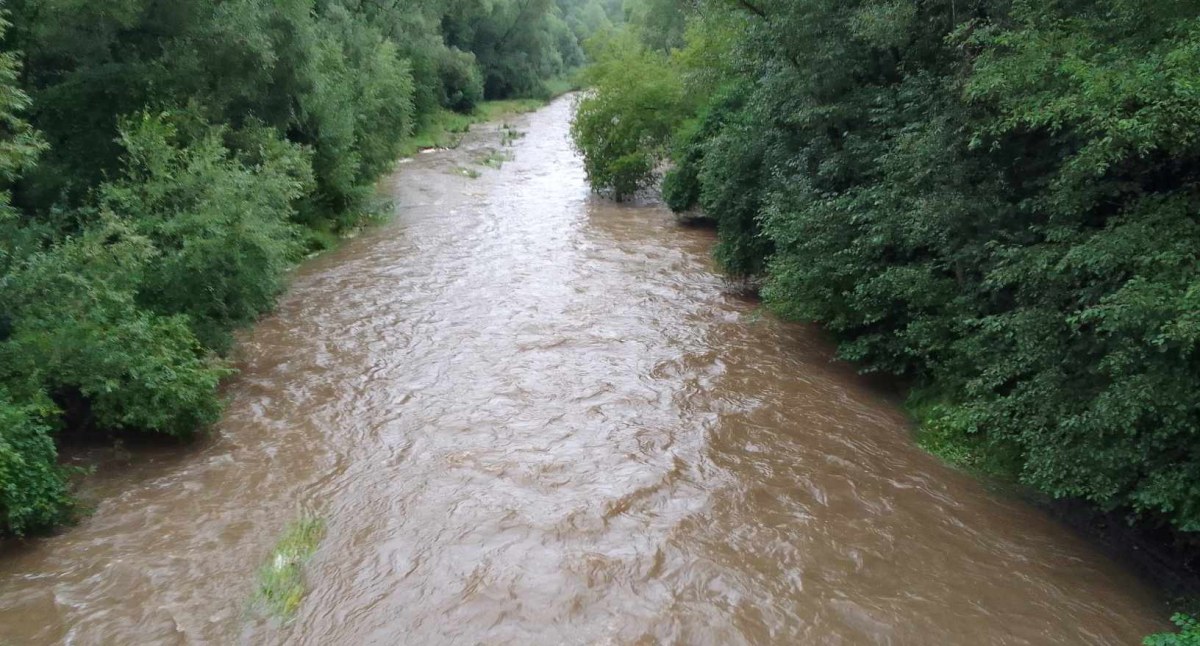 Miejscowe zagrożenie, Rzeki przekroczyły stany ostrzegawcze nawet alarmowe - zdjęcie, fotografia