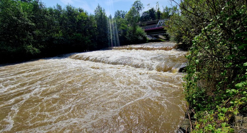Pogodynka, Wezbranie rzeki Skawy przekroczeniem stanów ostrzegawczych rejonie ujścia Skawicy - zdjęcie, fotografia
