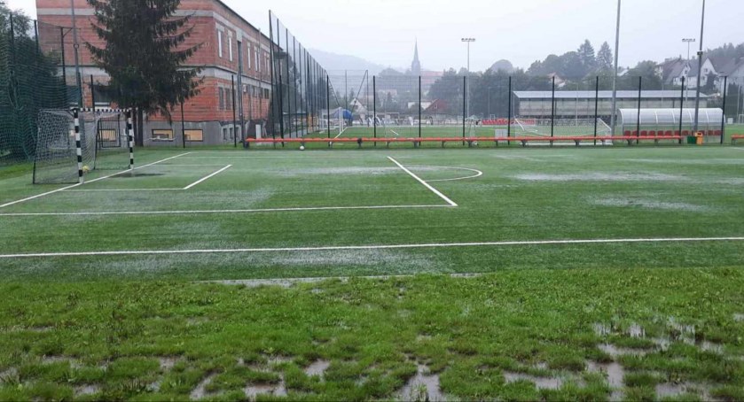 Liga Amatorska, Zagrano półtora meczu trzeba było rozejść - zdjęcie, fotografia