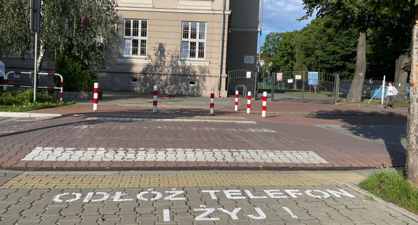 Nasze sprawy, przed pasami pojawią hasła ostrzegawcze! - zdjęcie, fotografia