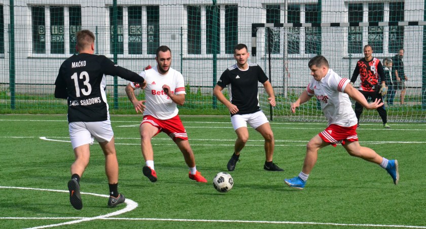 Liga Amatorska, razem zagrali komplecie Amatorzy dobre zaczęli sezon - zdjęcie, fotografia
