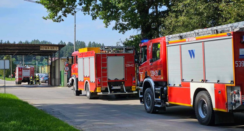 Miejscowe zagrożenie, razem ćwiczenia terenie Fabiosu rozszczelnienił zbiornik kwasem - zdjęcie, fotografia