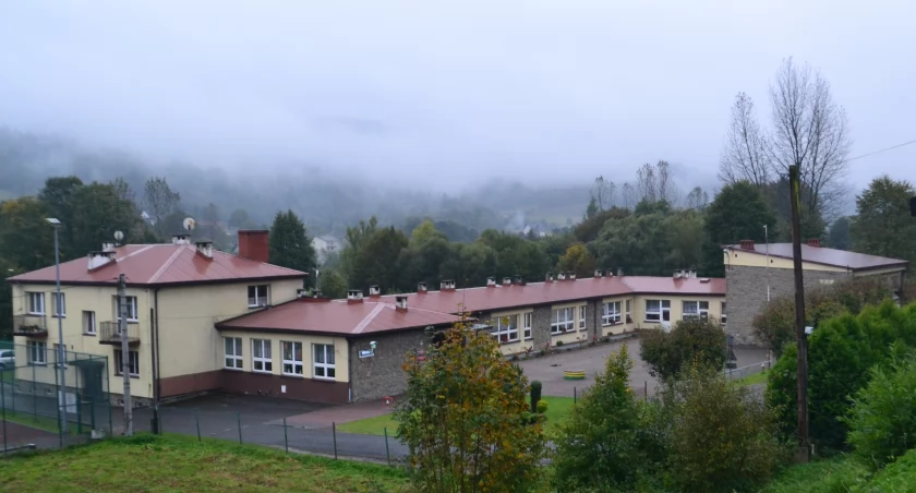 Inwestycje, Baczyn Podstawówka zyska pełnowymiarową salę gimnastyczną - zdjęcie, fotografia