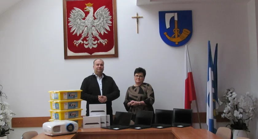 Inwestycje, Świetlica wiejska Naprawie doposażona - zdjęcie, fotografia