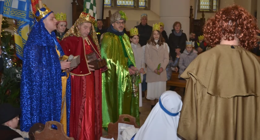 Religia, Przez Zembrzyce przeszedł Orszak Trzech Króli Żywe dziecko żłóbku - zdjęcie, fotografia