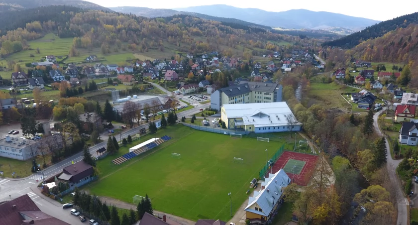 Finanse i Budżet, milionów złotych rewitalizację obiektów sportowych Małopolsce inicjatywa - zdjęcie, fotografia
