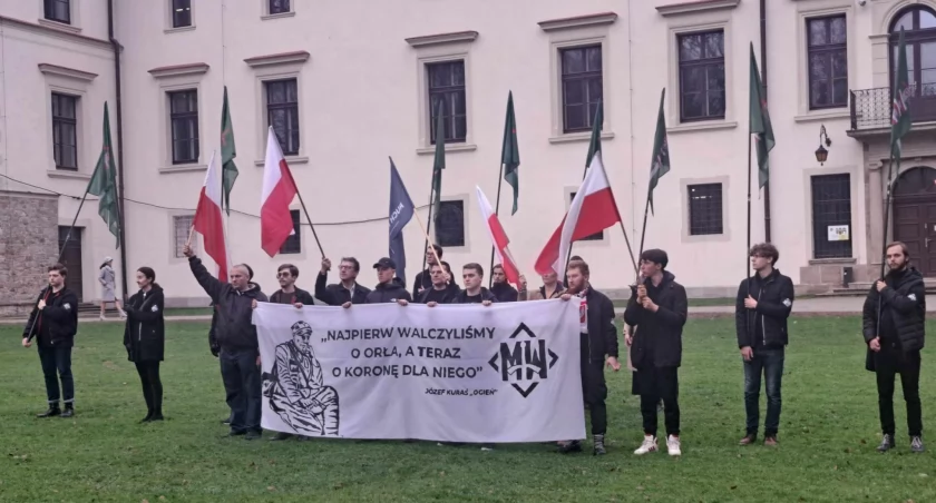 Nasze sprawy, Ulicami Suchej Beskidzkiej przeszedł Marsz Żołnierzy Wyklętych - zdjęcie, fotografia