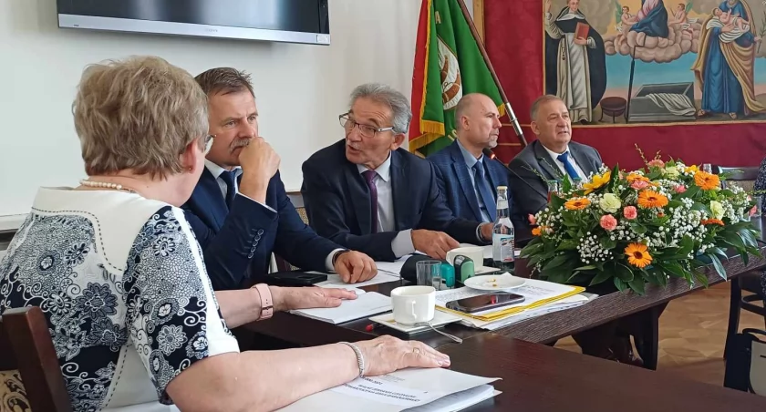Nowym prezesem SGB został Andrzej Peć (drugi z prawej), zestępując na tym stanowisku wieloletniego prezesa Marka Listwana (pierwszy z prawej)