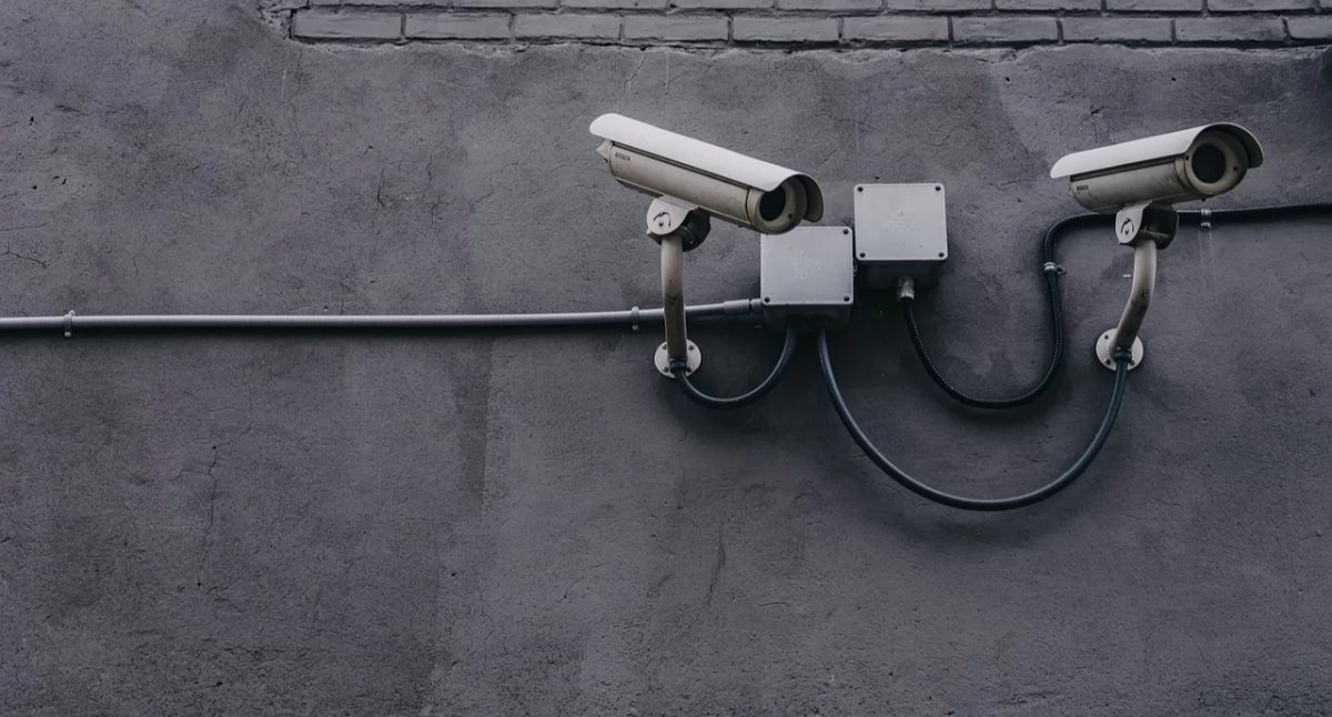 Materiał zewnętrzny, Monitoring wizyjny bezpieczeństwo efektywność przedsiębiorstwach - zdjęcie, fotografia