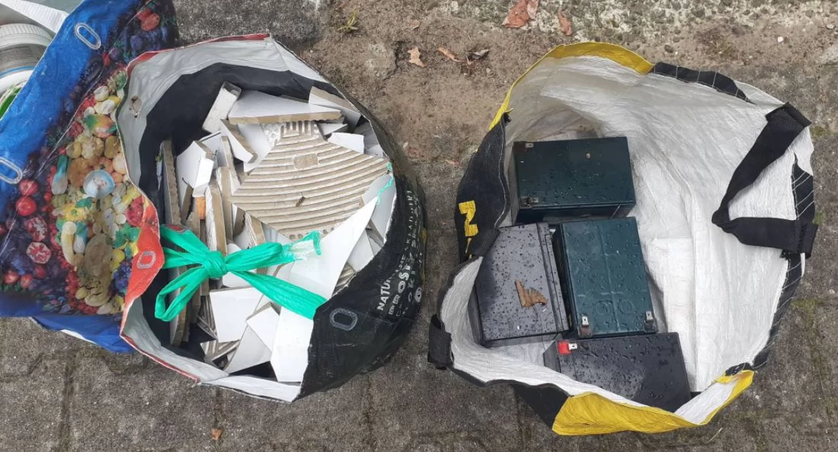 Interwencje, Kukułcze wróć… odpady kontenerach Miejskiego Przedszkola Samorządowego - zdjęcie, fotografia