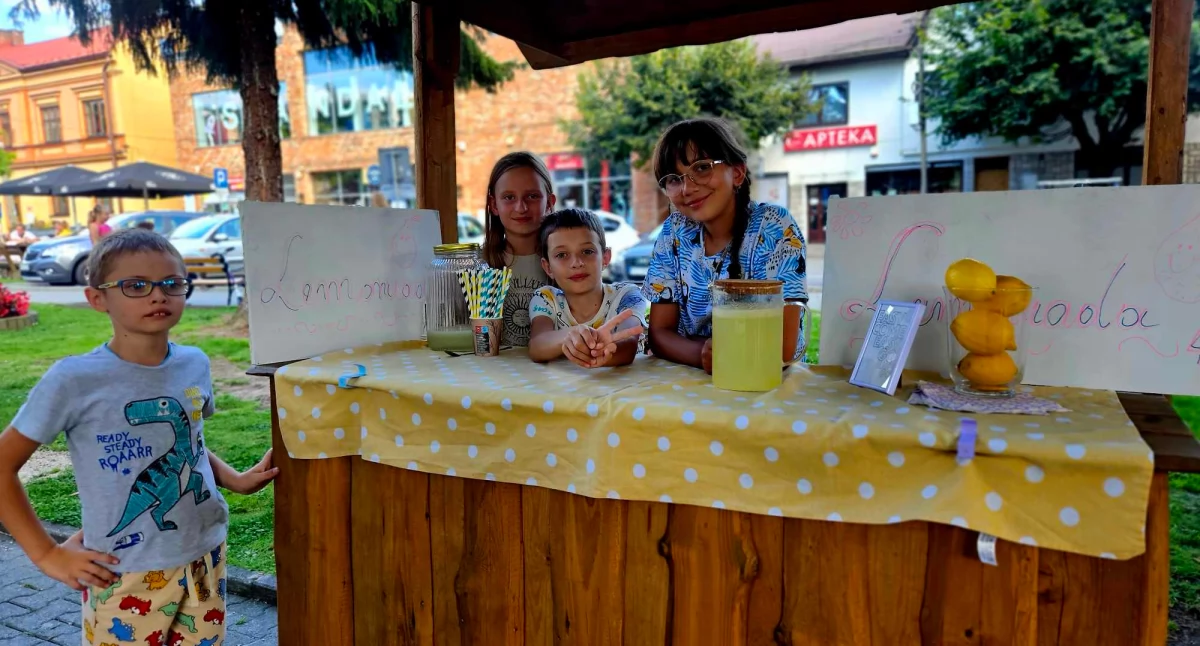 Nasze sprawy, przydomową sprzedaż lemoniady dotarła powiatu suskiego - zdjęcie, fotografia
