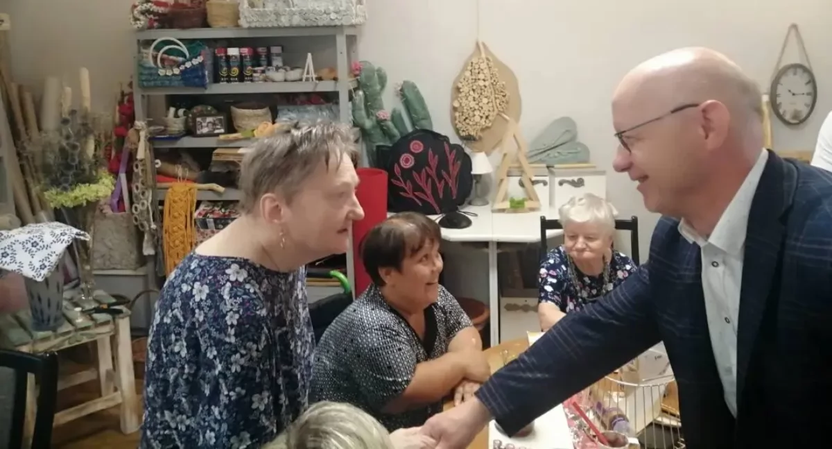 Nasze sprawy, Słodki zdrowy prezent seniorów - zdjęcie, fotografia
