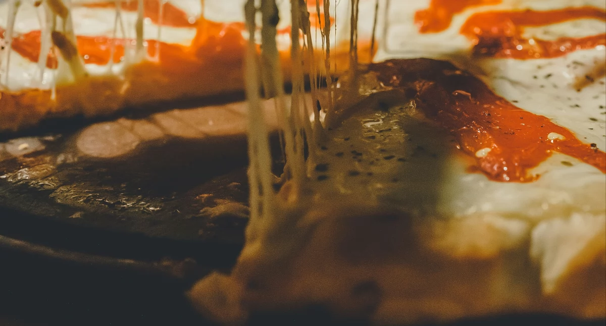 Materiał zewnętrzny, Pizza idealne połączenia wieczór przyjaciółmi - zdjęcie, fotografia