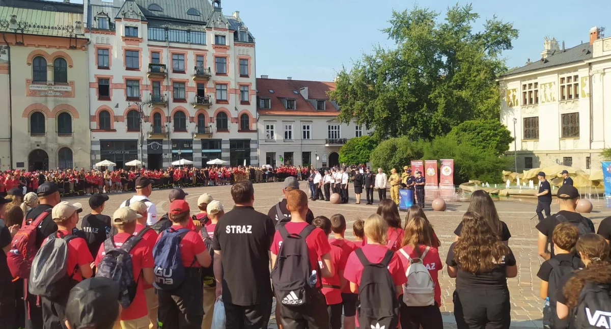 Z remizy, Młodzi strażacy Kukowa Zlocie Młodzieżowych Drużyn Pożarniczych Województwa Małopolskiego - zdjęcie, fotografia