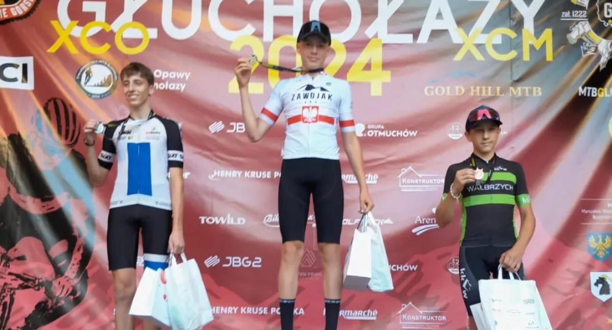 Rowery, Zawojak Zawojak podium drużynowej klasyfikacji Pucharu Polski Dawid Bartyzel wygrywa generalkę Matyasik Andrzej Jędrol drugich pozycjach - zdjęcie, fotografia