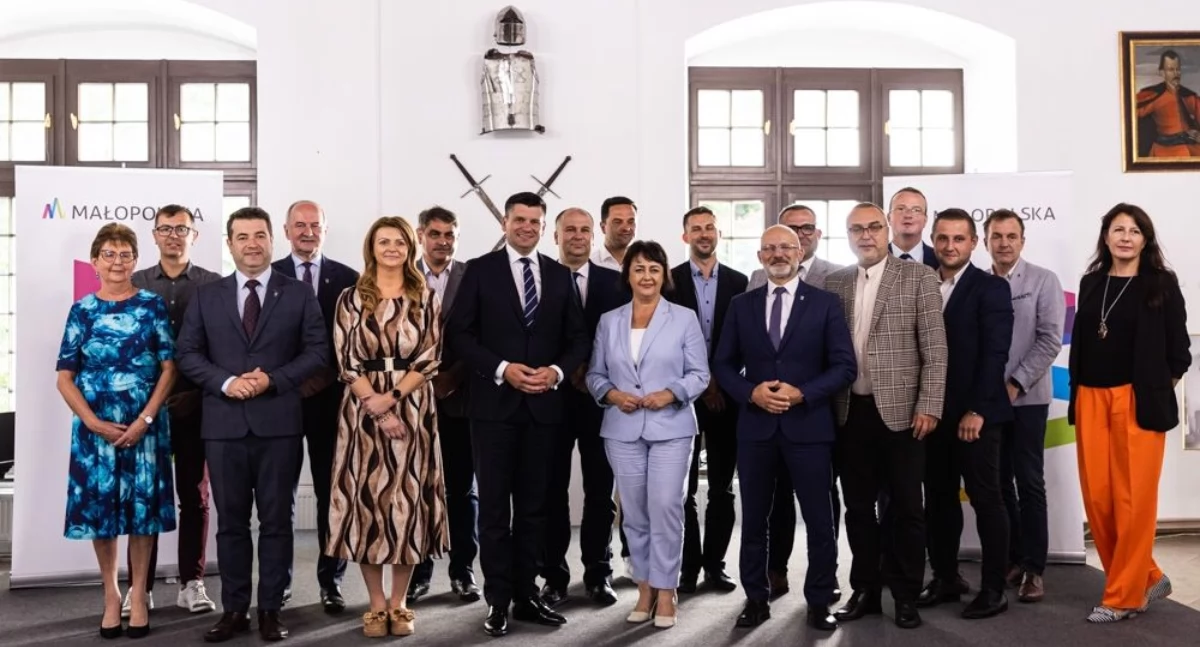 Polityka, współpracy samorządów wykorzystaniu funduszy unijnych debatowano suskim zamku - zdjęcie, fotografia