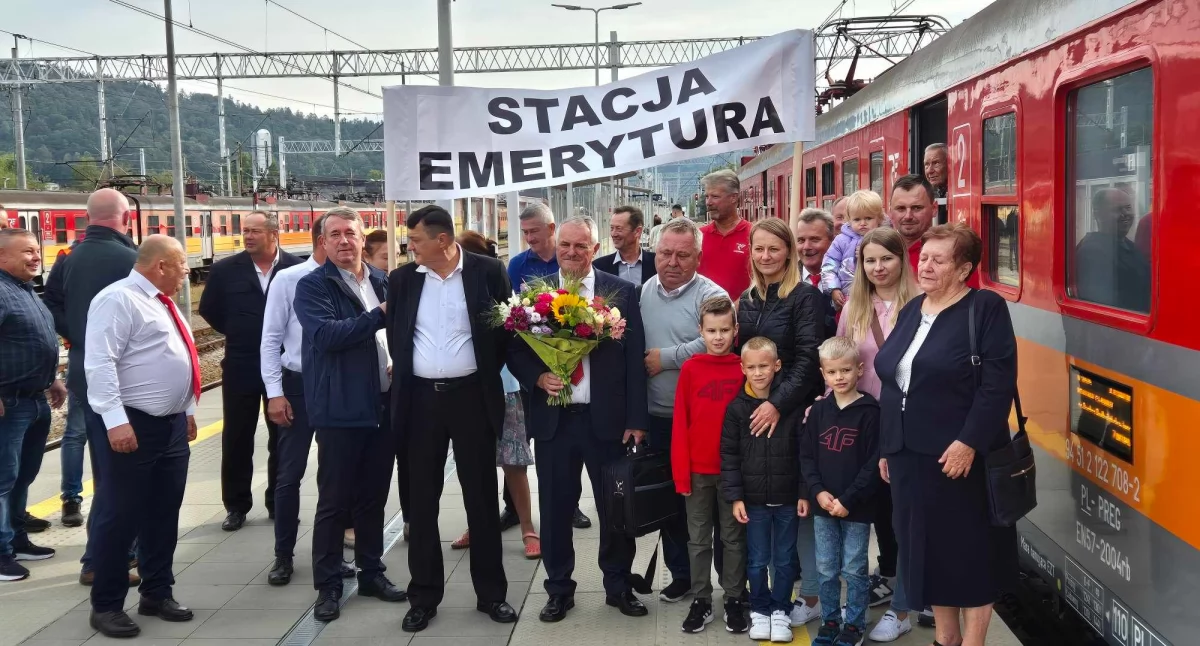 Nasze sprawy, Maszynista Andrzej Bachorczyk Stryszawy dojechał stacji emerytura - zdjęcie, fotografia