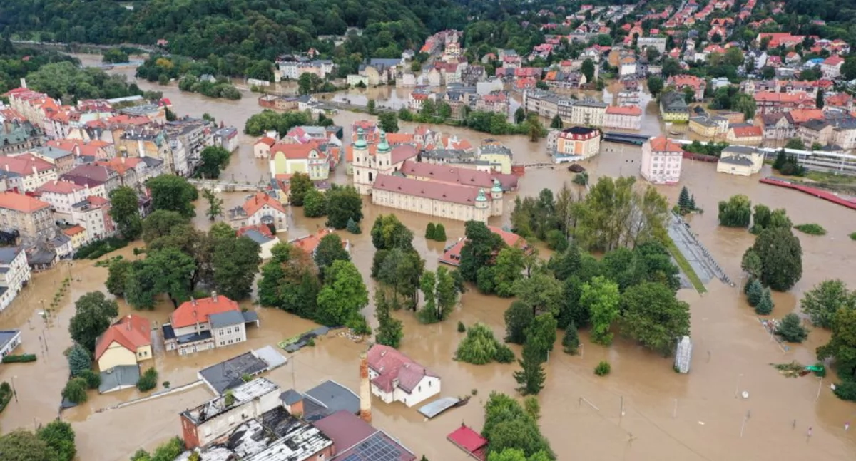 Pomoc społeczna, Burmistrza Jordanowa pomoc poszkodowanych mieszkańców Doliny Kłodzkiej - zdjęcie, fotografia