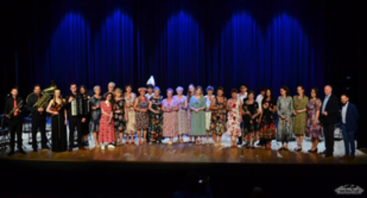 Folklor i Tradycje , Święta Polskie Miejskim Chórem Jasień - zdjęcie, fotografia