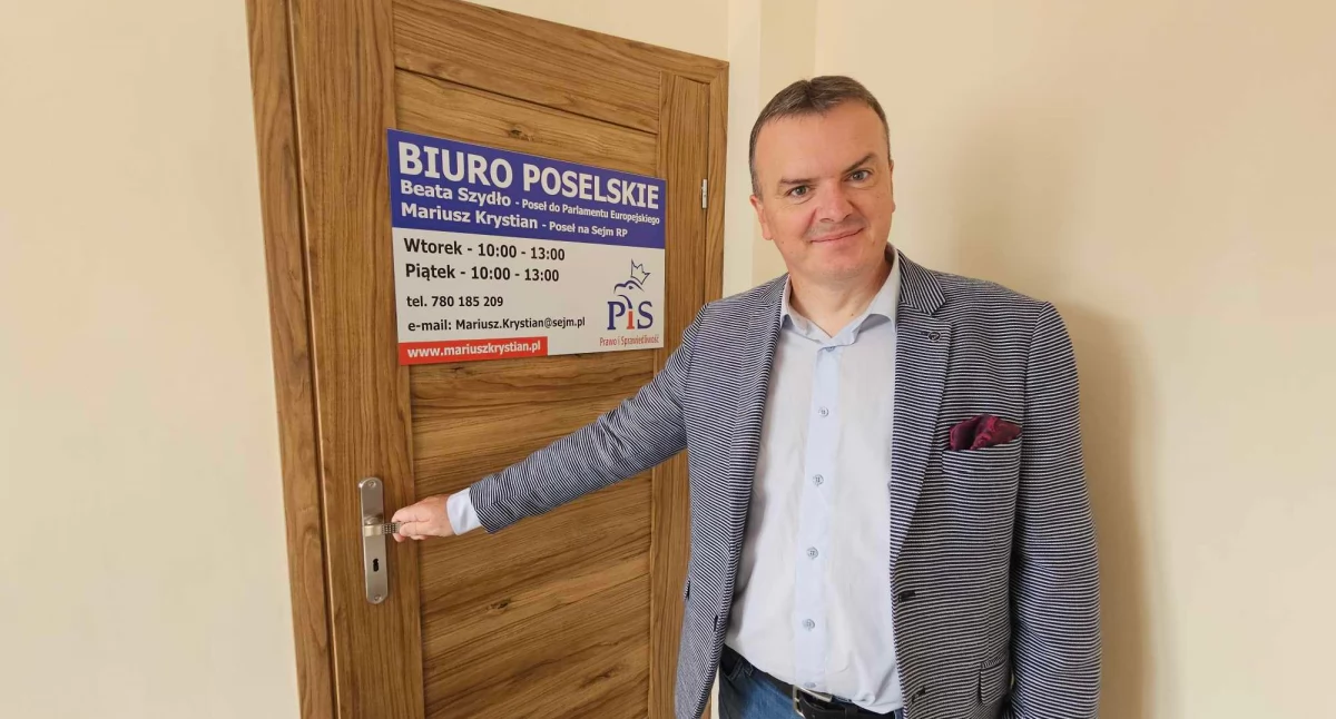 Materiał zewnętrzny, Poseł Mariusz Krystian otworzył biuro Suchej Beskidzkiej - zdjęcie, fotografia