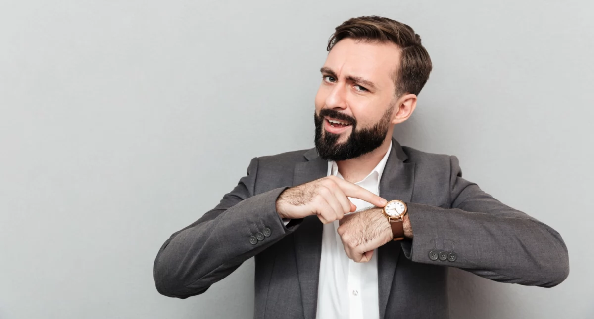 Materiał zewnętrzny, grozi częste spóźnianie pracy - zdjęcie, fotografia