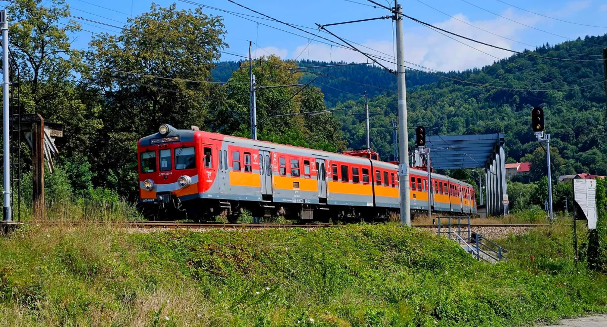 Drogi i Transport, Kolej marginalizuje powiat suski! Pociągi Krakowa Zakopanego ominą region! - zdjęcie, fotografia