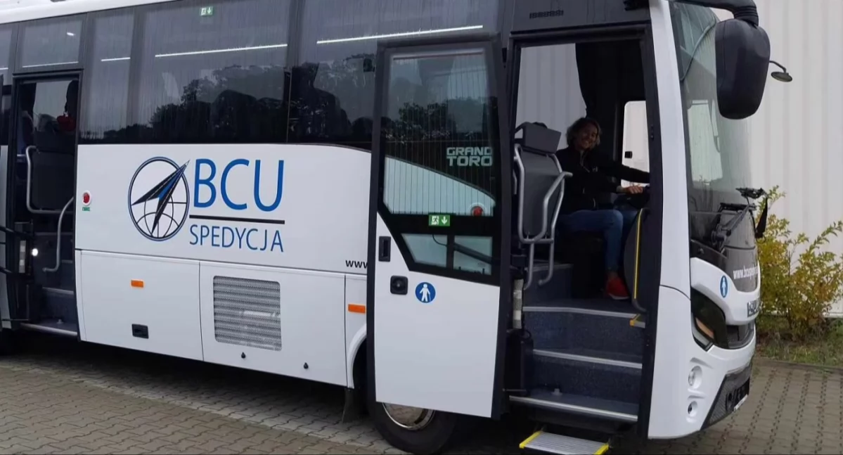 Inwestycje, Zespół Szkół Goetla kupił nowoczeny autobus dopiero początek! - zdjęcie, fotografia