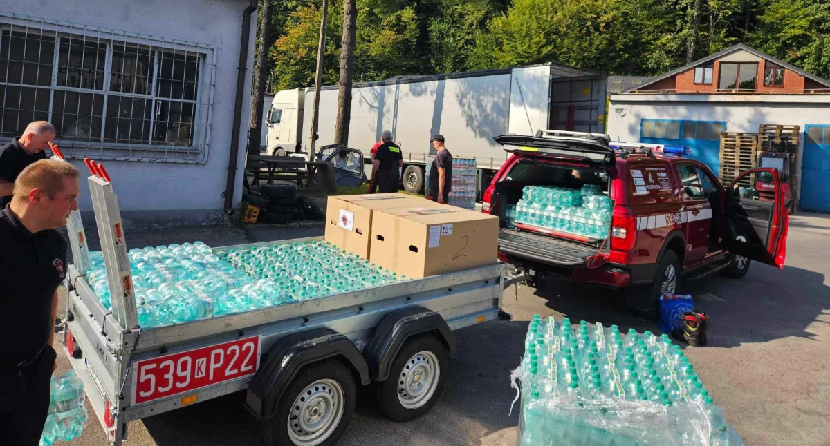 Pomoc społeczna, Sucha Beskidzka powodzian - zdjęcie, fotografia