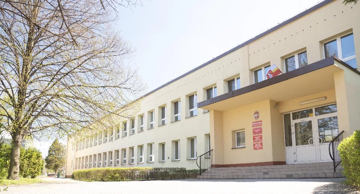 Nasze sprawy, Dyrektor Zespołu Szkół Witosa Suchej Beskidzkiej zawieszona (Aktualizacja) - zdjęcie, fotografia