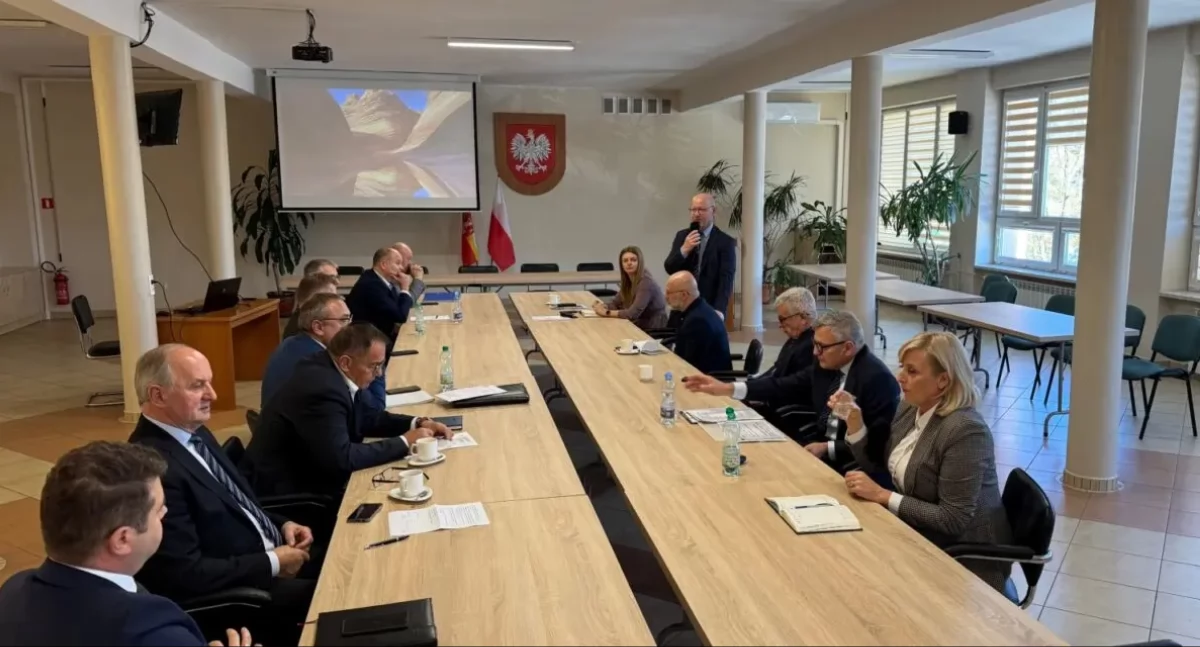 Nasze sprawy, Burmistrzowie wójtowie spotkaniu suskim starostwie Tematy - zdjęcie, fotografia
