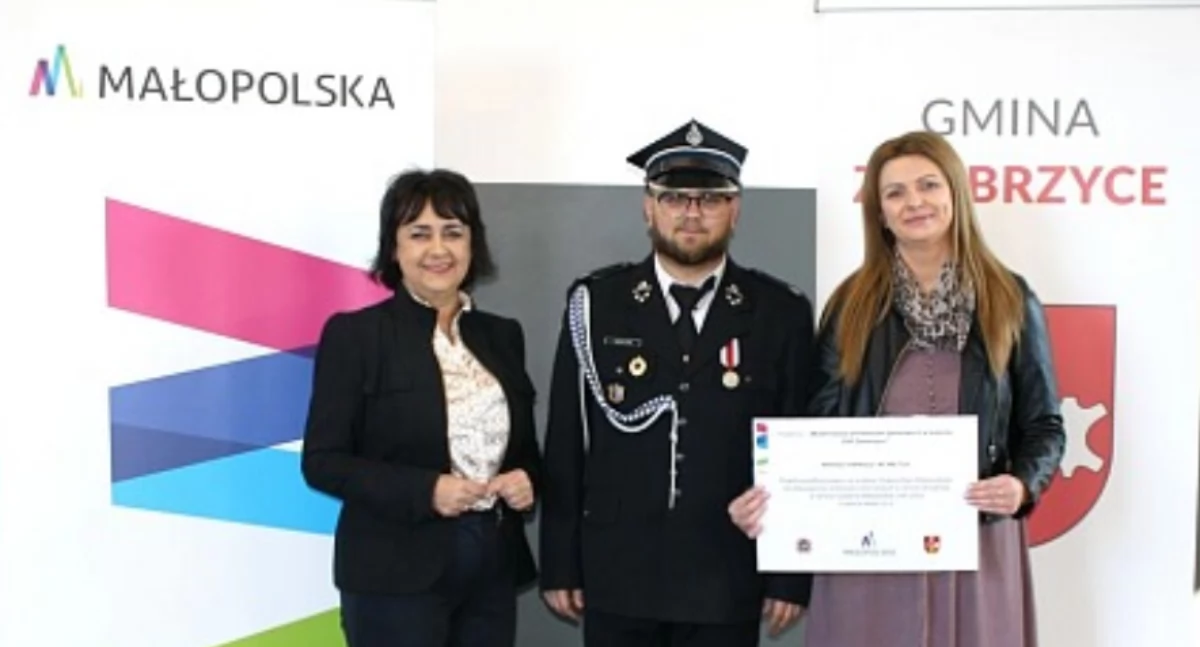 Inwestycje, Zakończono modernizację garaży remizie Zembrzyce - zdjęcie, fotografia