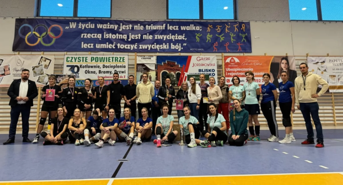 Pozostałe, Szarotki najlepsze żeńskim turnieju siatkówkę Bystrej Podhalańskiej - zdjęcie, fotografia