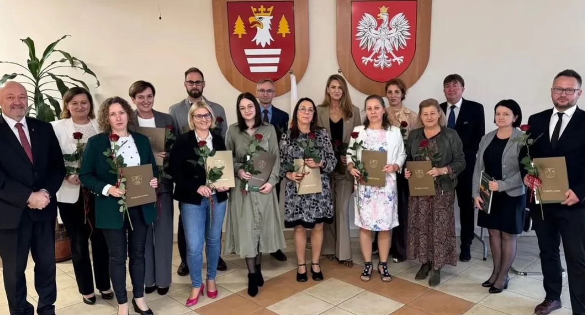 Ze szkolnej ławy, Starosta nagrodził nauczycieli - zdjęcie, fotografia