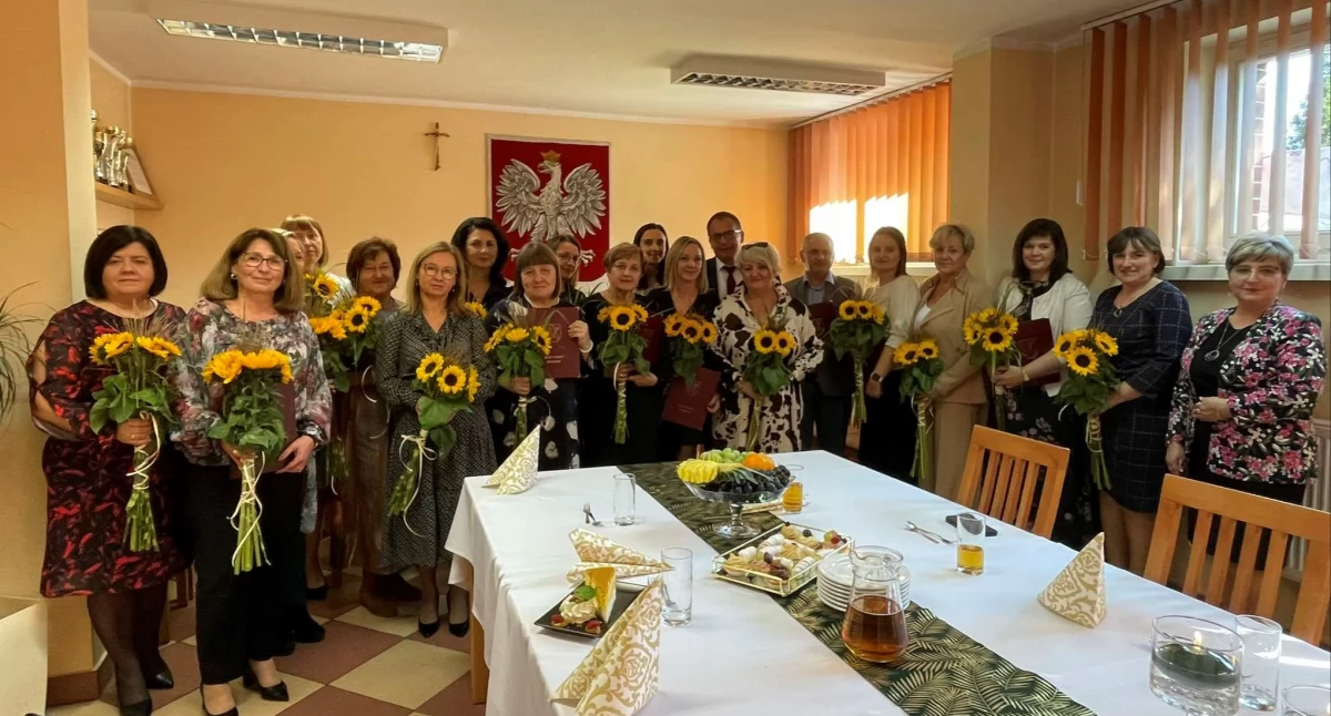 Ze szkolnej ławy, Nagrody Wójta Dyrektorów Nauczycieli Gminy Budzów - zdjęcie, fotografia
