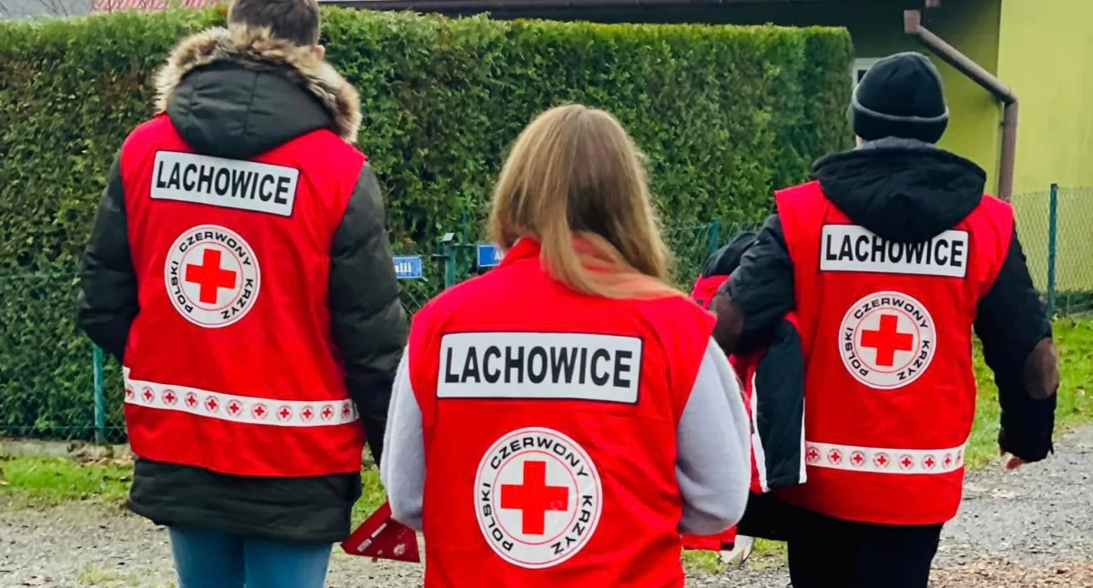 Pomoc społeczna, Ciepła odzież potrzebujących Lachowicach organizuje zbiórkę bezdomnych - zdjęcie, fotografia