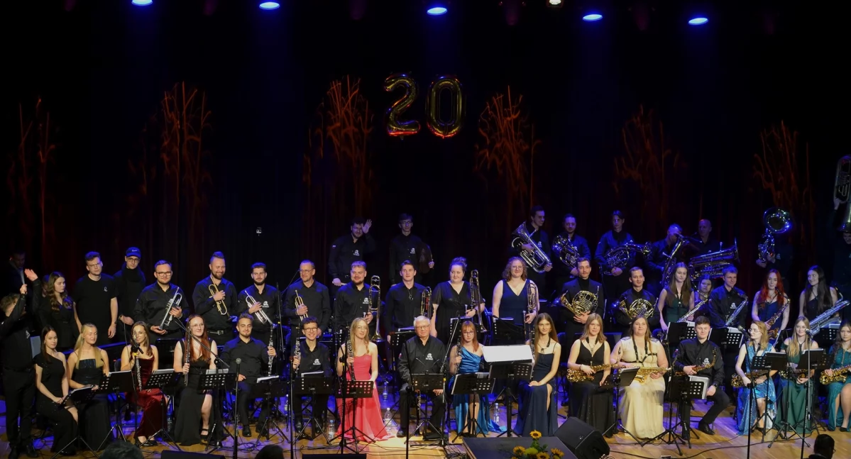 Koncerty – Muzyka , lecie Miejskiej Orkiestry Dętej Suchej Beskidzkiej Jubileuszowy koncert pełen wzruszeń muzycznych niespodzianek (zdjęcia video) - zdjęcie, fotografia