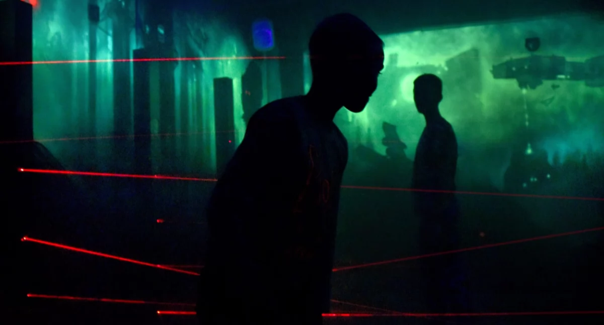 Materiał zewnętrzny, Paintball laserowy polega zabawa - zdjęcie, fotografia