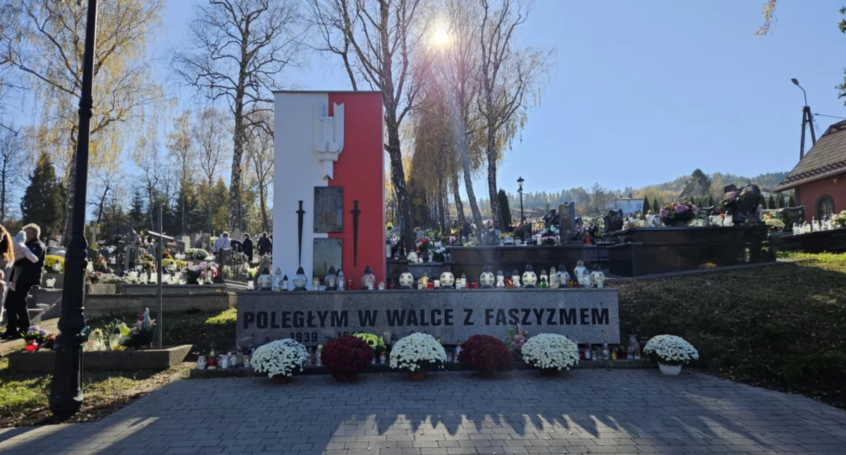 Inwestycje, Kwatera wojskowa suskim cmentarzu zmieniła wygląd - zdjęcie, fotografia