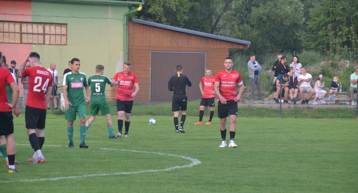 Piłka nożna, OKRĘGÓWKA Żuraw zwycięski Roczynach Najlepszy Naroża Marcin Koper bohaterem ostatniej akcji Zawoja szybko uwierzył swoją wielkość - zdjęcie, fotografia