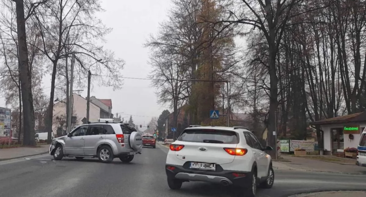 Wypadki drogowe, Kolizja karetką Makowie Podhalańskim - zdjęcie, fotografia
