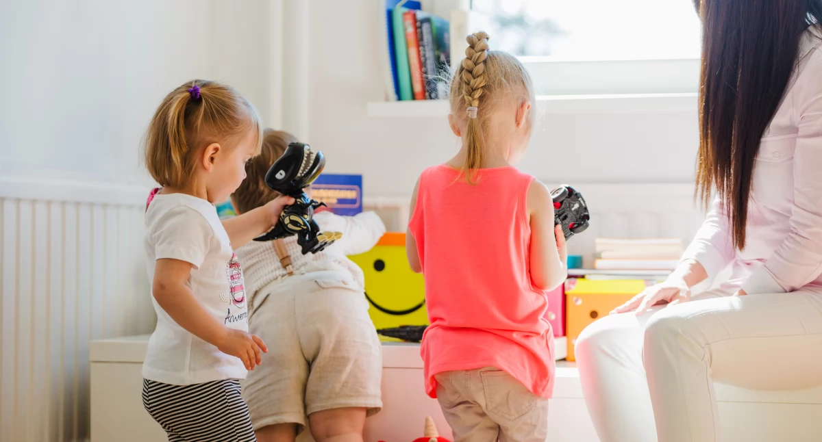 Pomoc społeczna, Zyskaj zawód który inwestycją przyszłość! opiekuna żłobku drogą kariery - zdjęcie, fotografia
