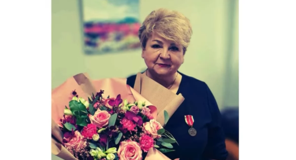 Ze szkolnej ławy, Dyrektor Miejskiego Przedszkola Jordanowie uhonorowana Medalem Ministra Edukacji Narodowej - zdjęcie, fotografia