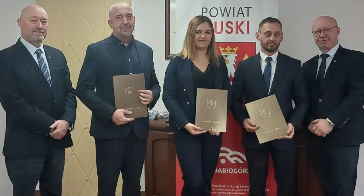Ze szkolnej ławy, Wręczenie aktów mianowania nauczycieli Suchej Beskidzkiej - zdjęcie, fotografia