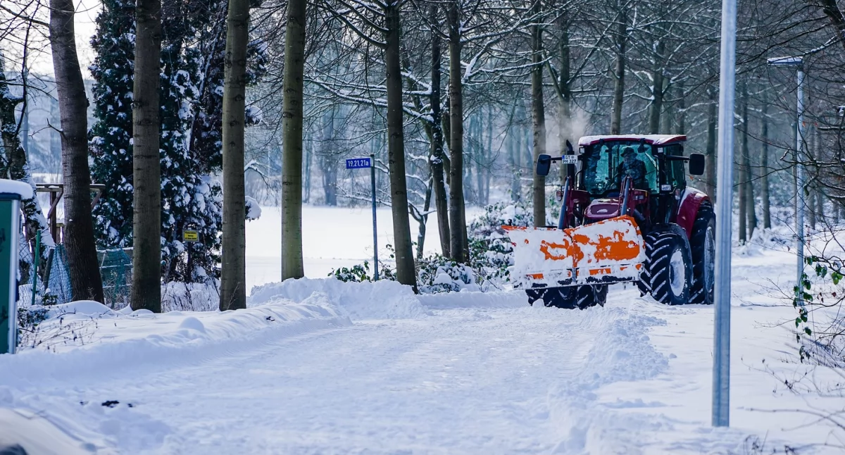 Drogi i Transport, będzie odśnieżał drogi Suchej Beskidzkiej - zdjęcie, fotografia