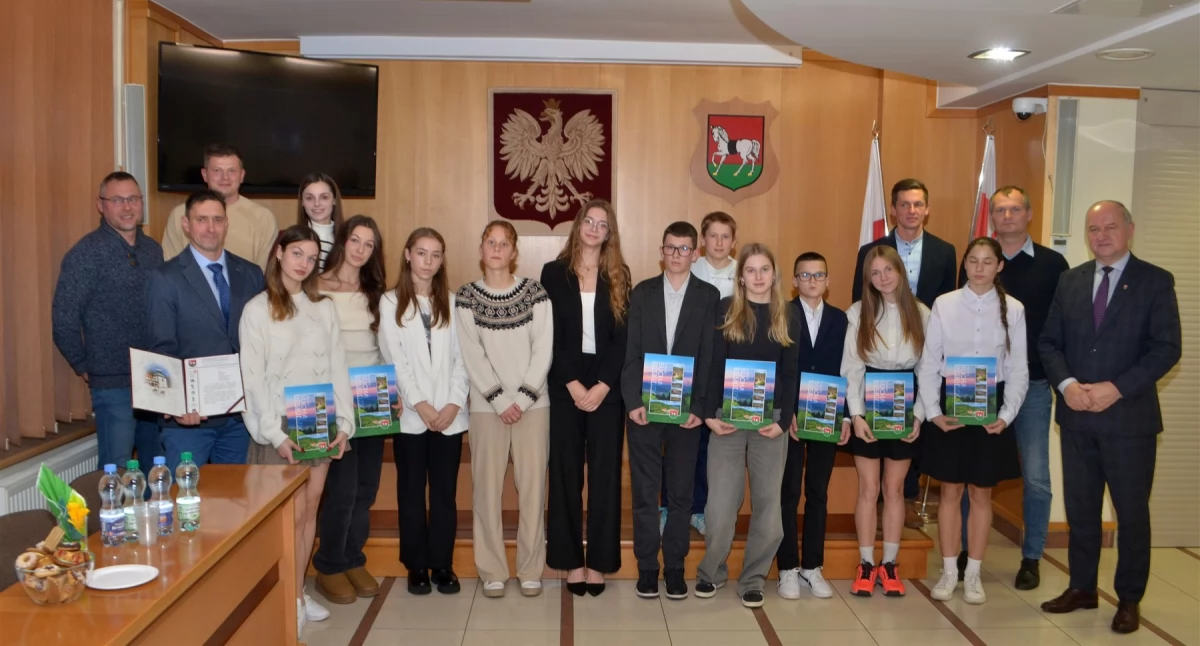 Osobowości sportu, Burmistrz Miasta nagrodził sportowców trenera - zdjęcie, fotografia