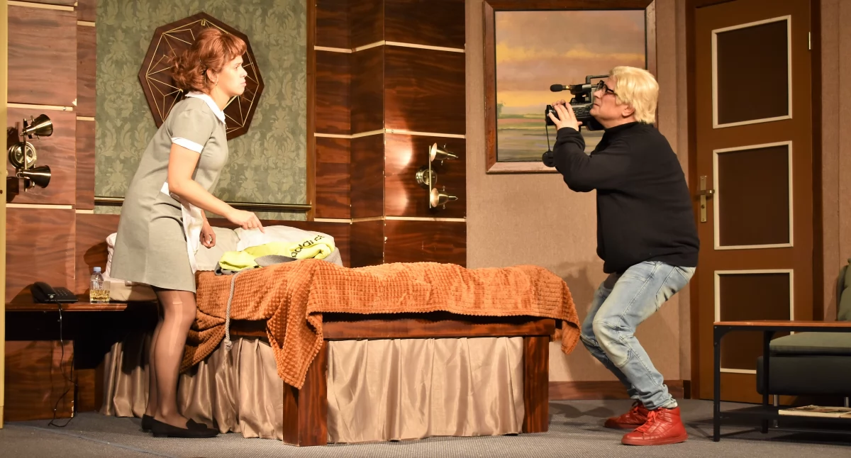 Film i Teatr, Zawoja Błyskotliwe dialogi szalone tempo „Odjechana farsa” komediowy - zdjęcie, fotografia