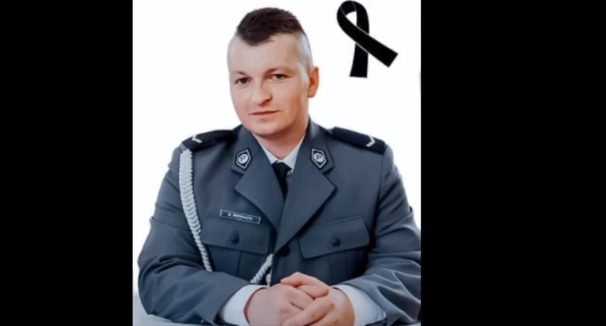 Nasze sprawy, Oddzadzą hołd zmarłemu policjantowi - zdjęcie, fotografia